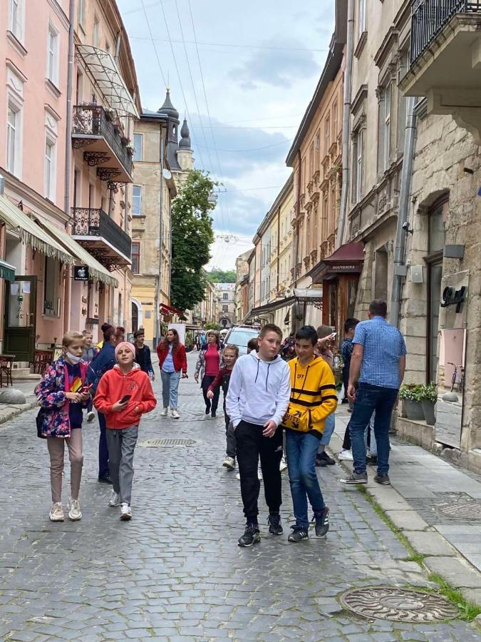 Апартаменты Здесь Живёт Счастье Львов Экстерьер фото
